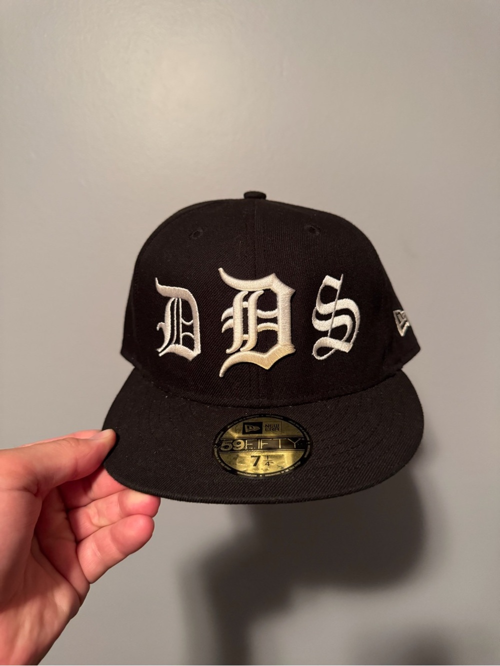 Detroit tigers New Era Black Hat with White Embroidered